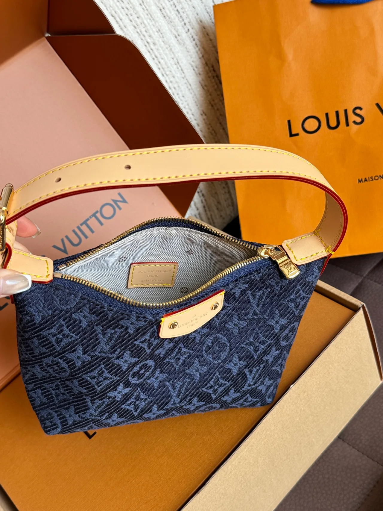 Louis Vuitton Hobo Bag in Blue · view 8