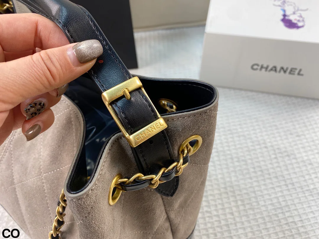 Chanel Cowhide Suede Shoulder Bag in Grey · view 7