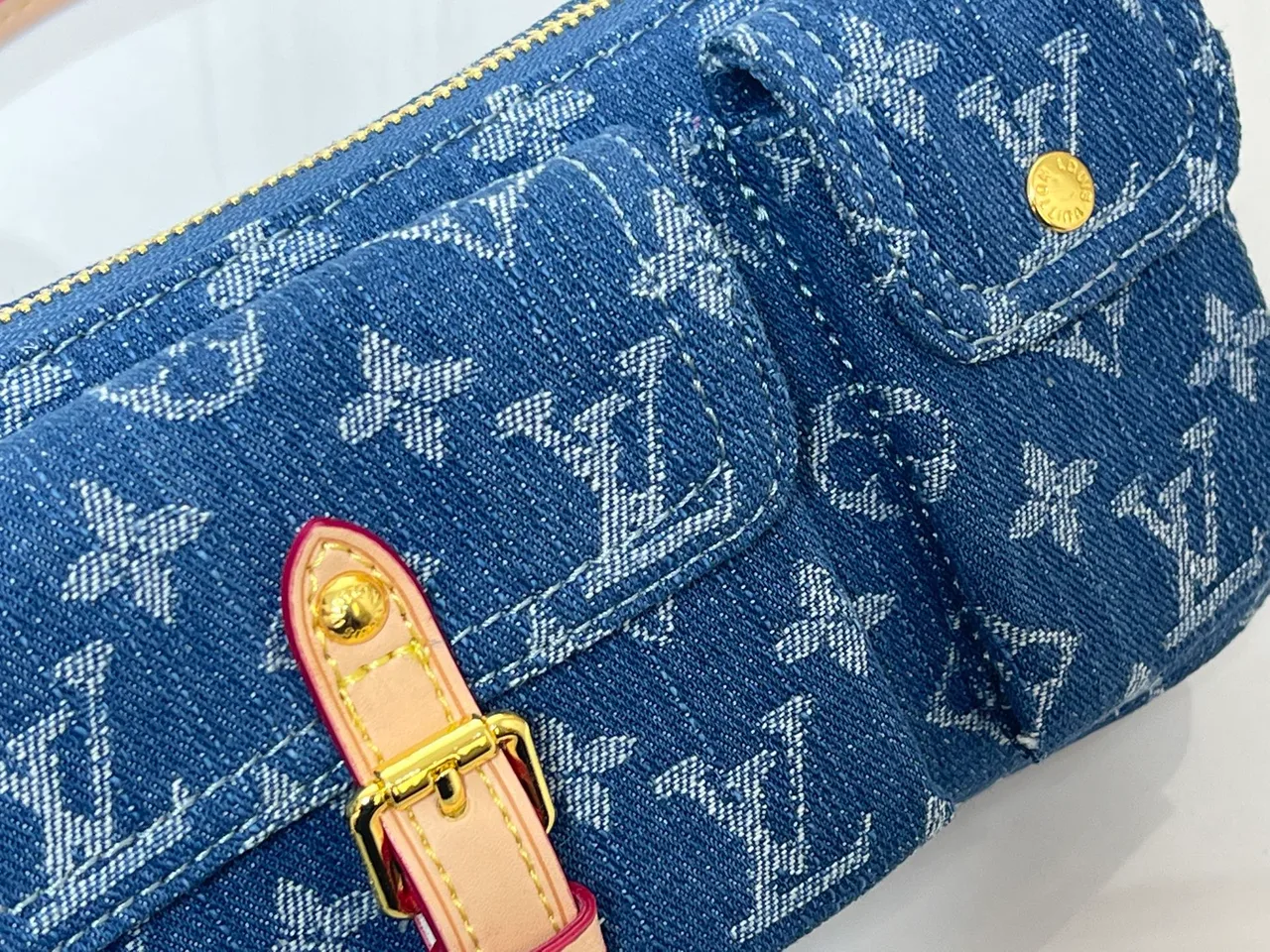 Louis Vuitton Cowhide Pochette Cargo Shoulder Bag in Blue · view 7