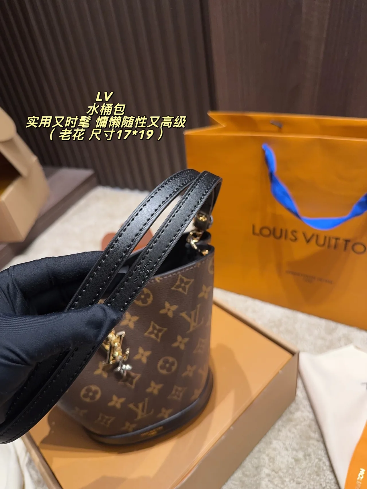 Louis Vuitton Canvas Shoulder Bag in Brown · view 4