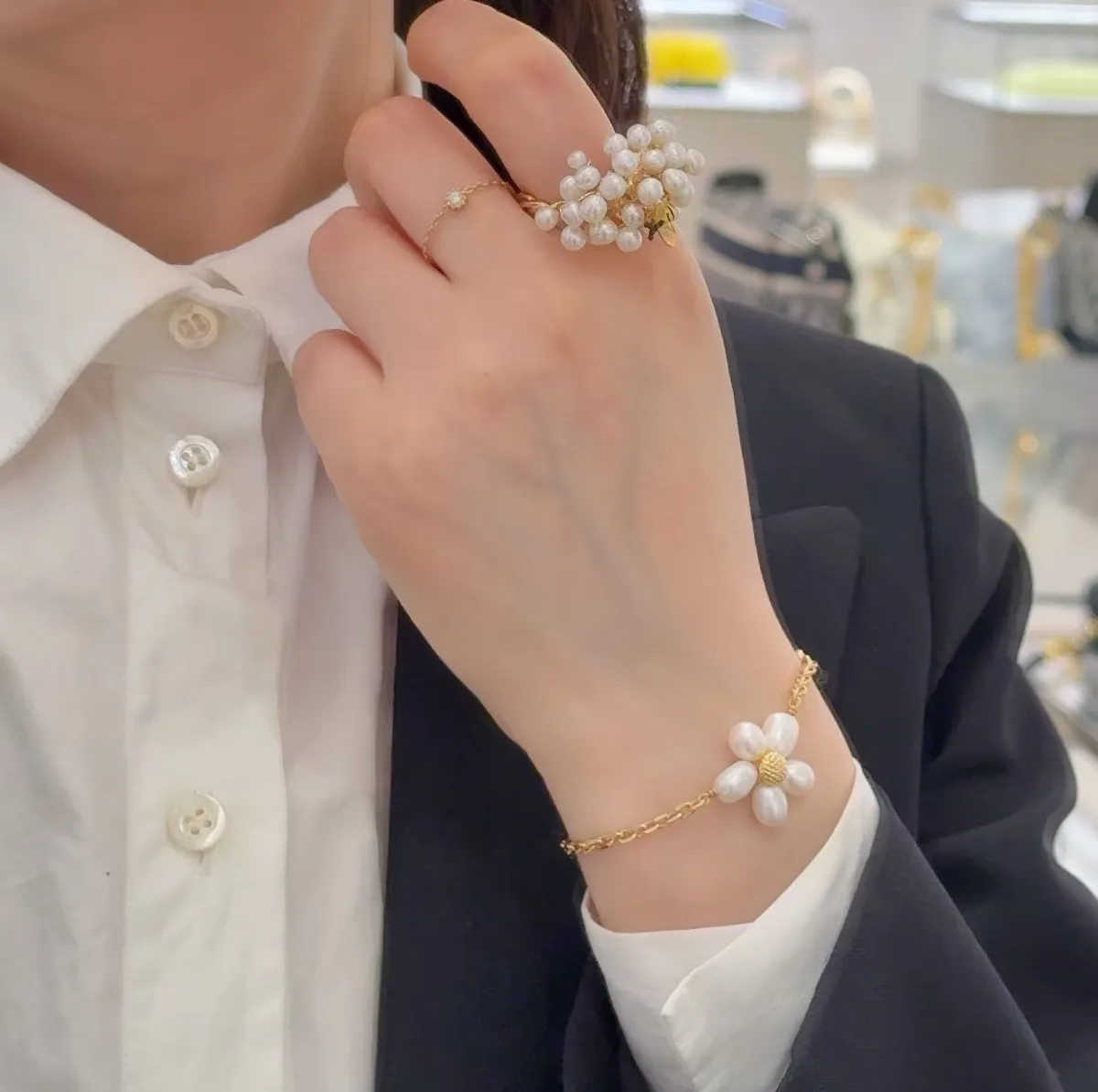 Dior Pearl Flower Bracelet in Gold · view 5