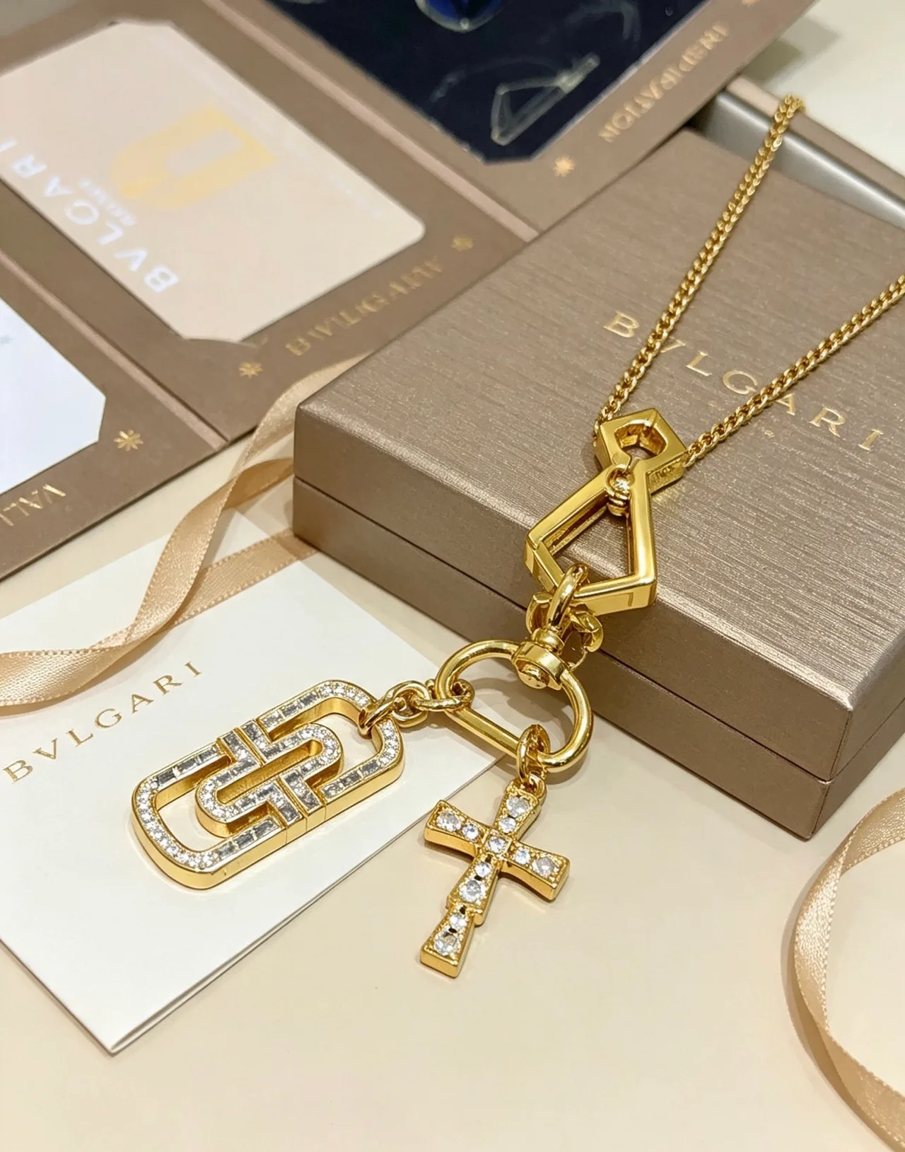 Bvlgari Bag Charm Key Ring in Gold · view 4