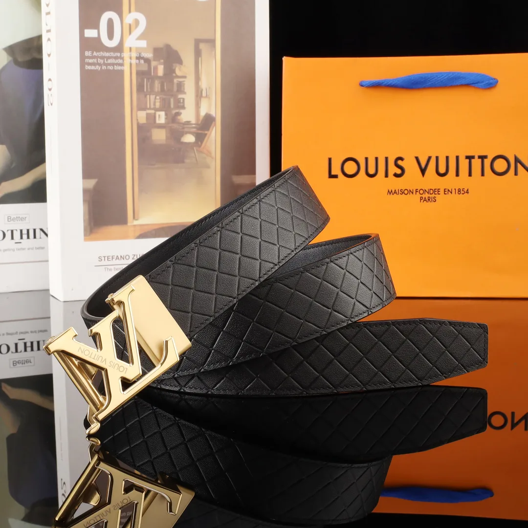 Louis Vuitton Textured automatic LV buckle belt in Black · view 2