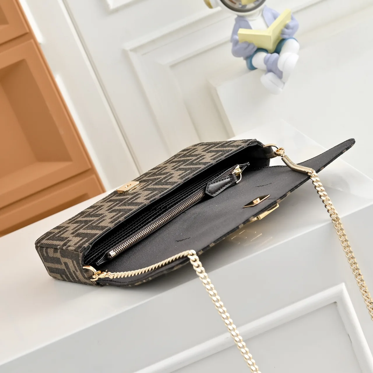 Fendi Smooth Clutch in Brown · view 5