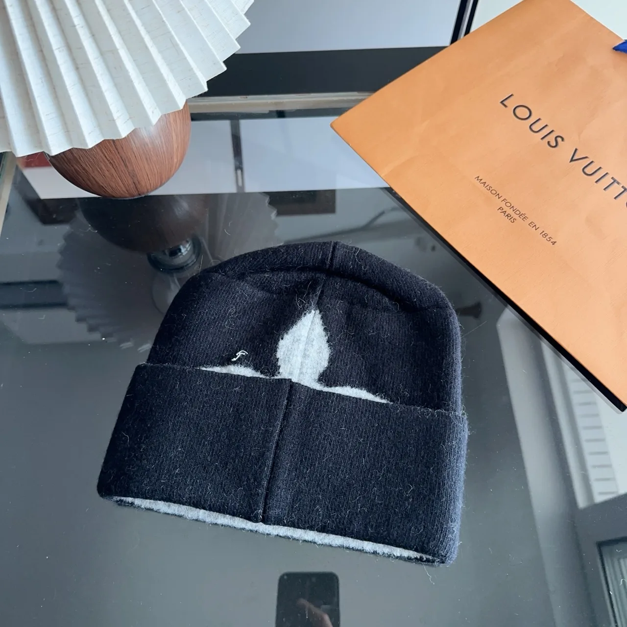 Louis Vuitton Beanie in Black · view 7