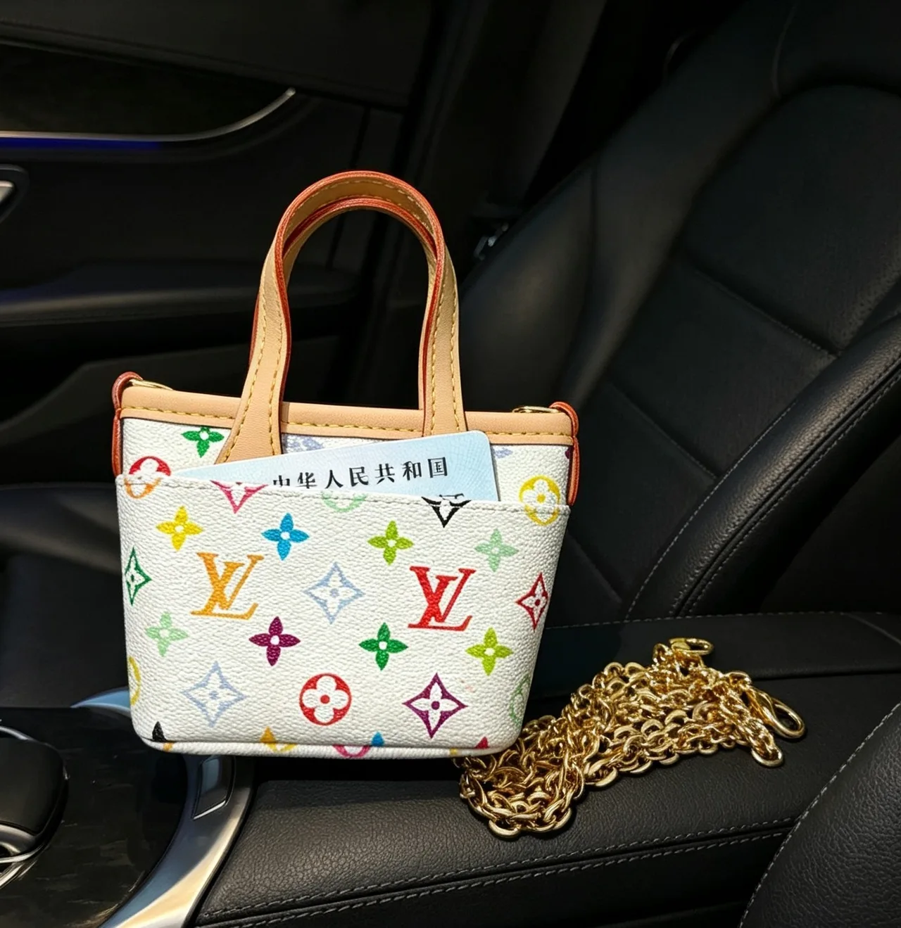 Louis Vuitton Mini monogram tote in Brown & White · view 4