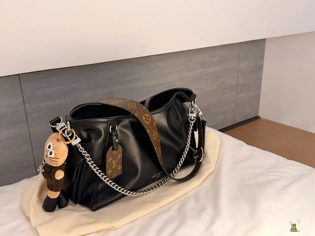 Louis Vuitton Hobo Bag in Black · view 1