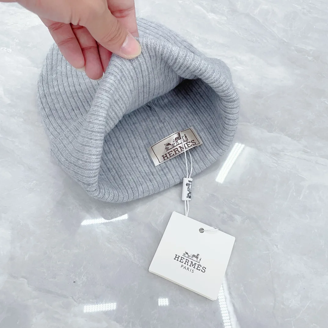 Hermes Wool Ribbed Hat Scarf and Gloves Set in Grey · view 8