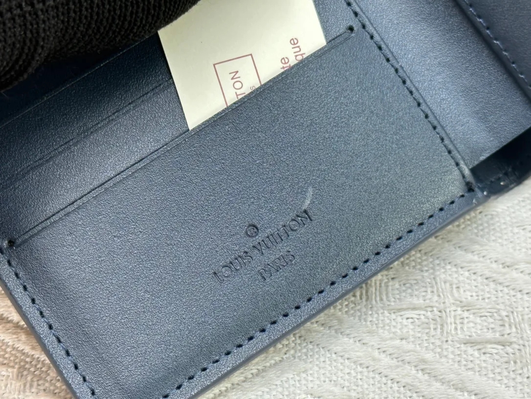 Louis Vuitton Leather Wallet in Blue · view 8