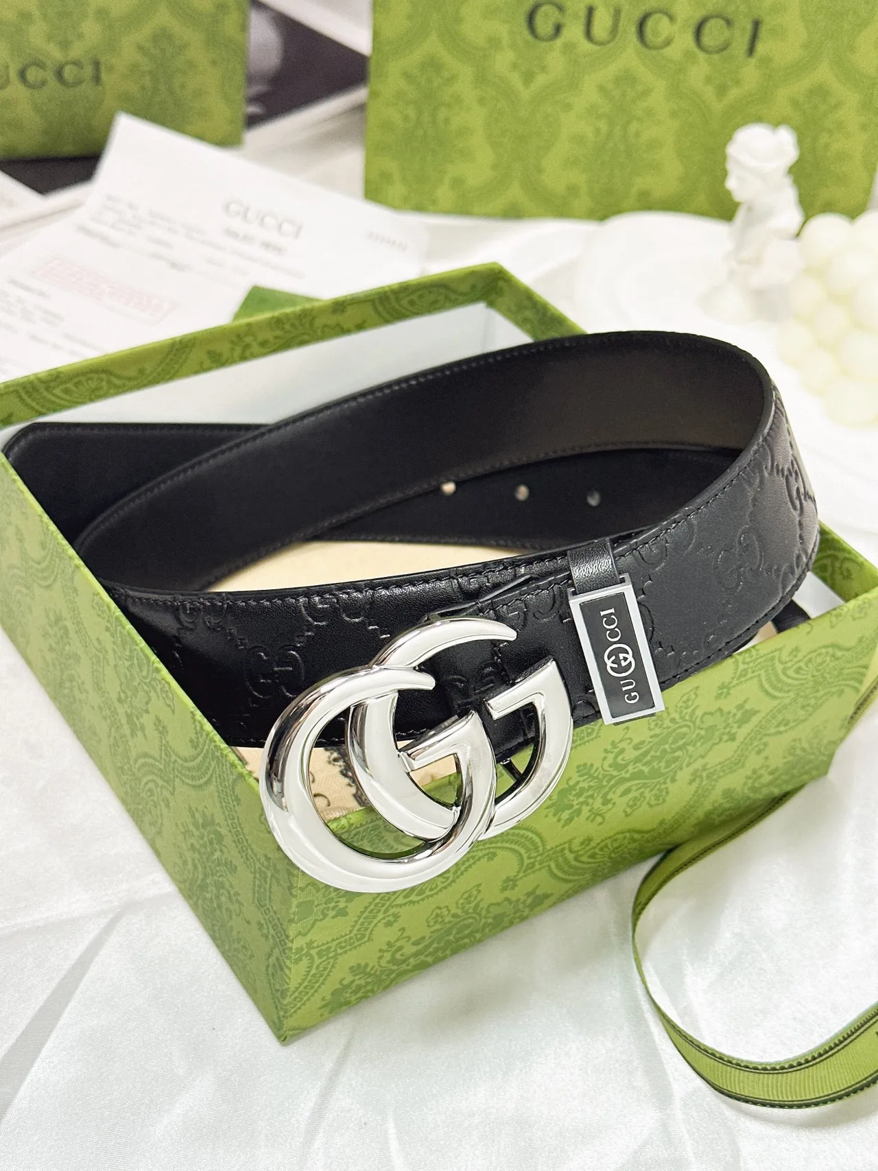 Gucci Cowhide Glossy Belt in Black · view 1