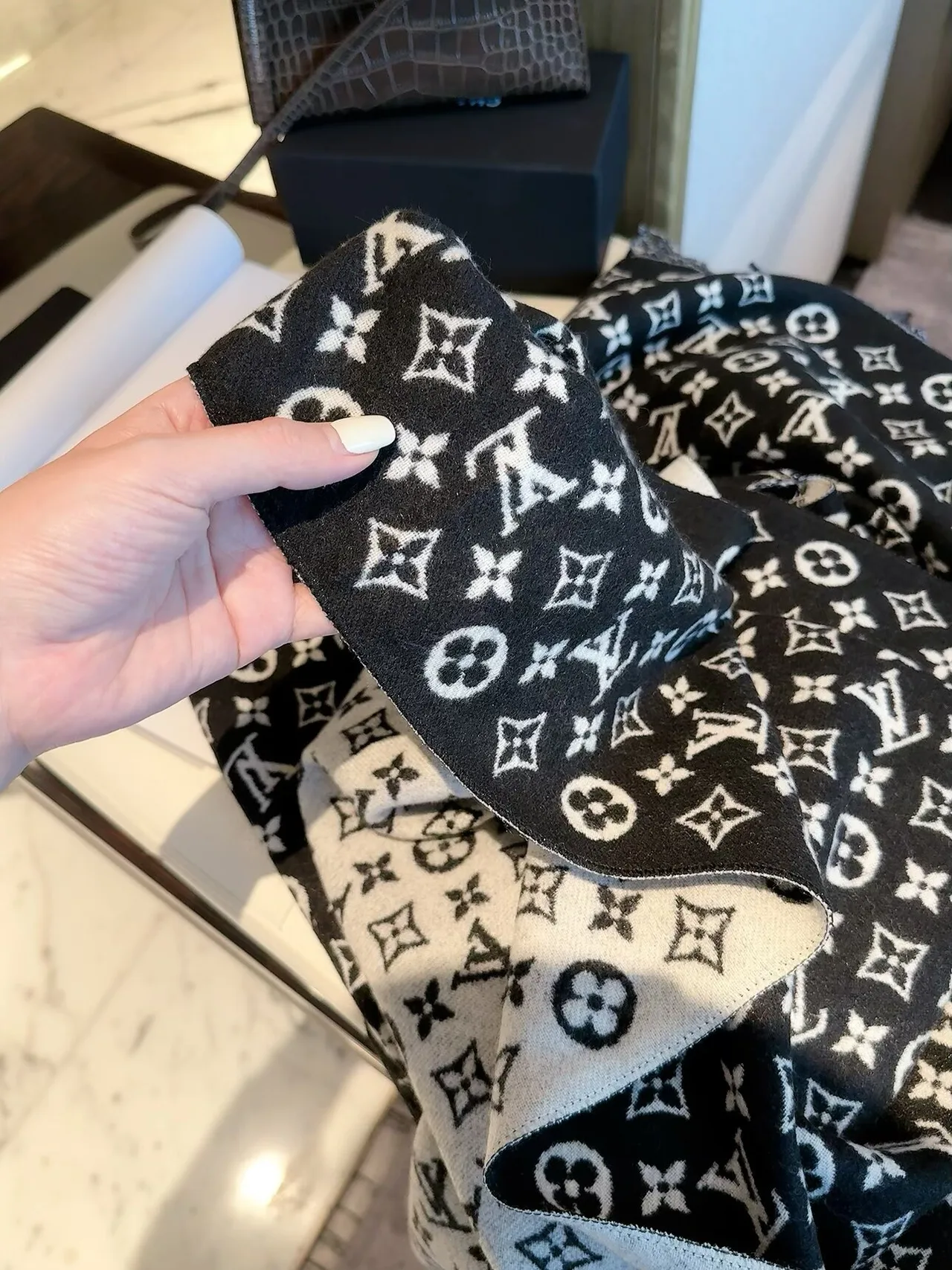 Louis Vuitton Fringed Monogram Scarf in Pink & Black · view 8