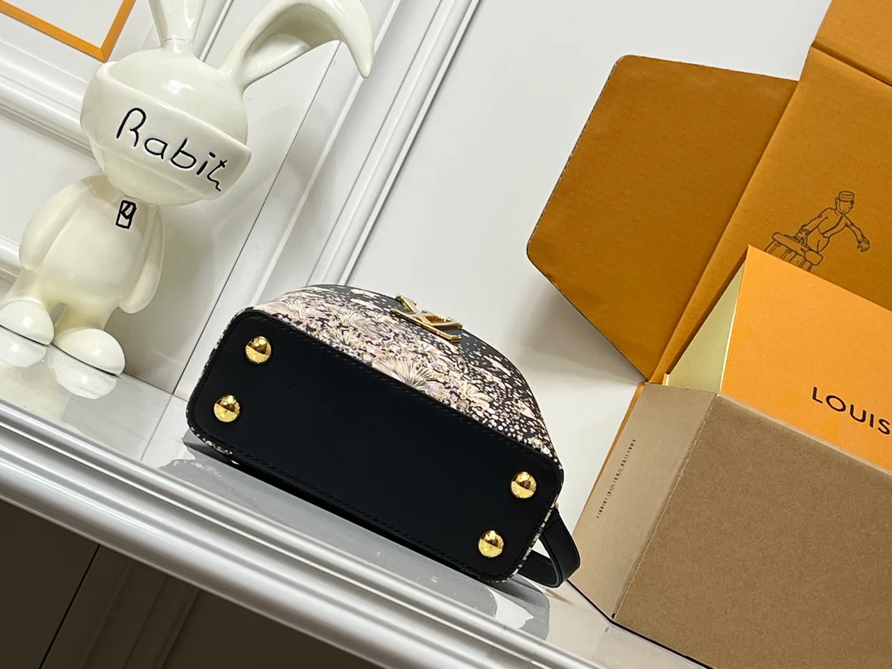 Louis Vuitton Cowhide Capucines Mini Bag in Black · view 7
