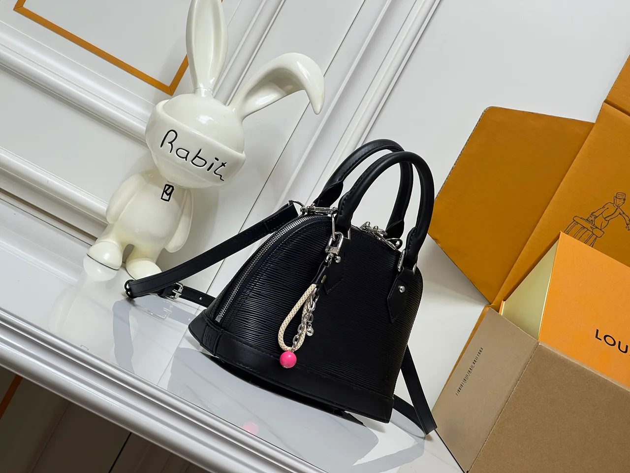 Louis Vuitton Leather Handbag in Black · view 2