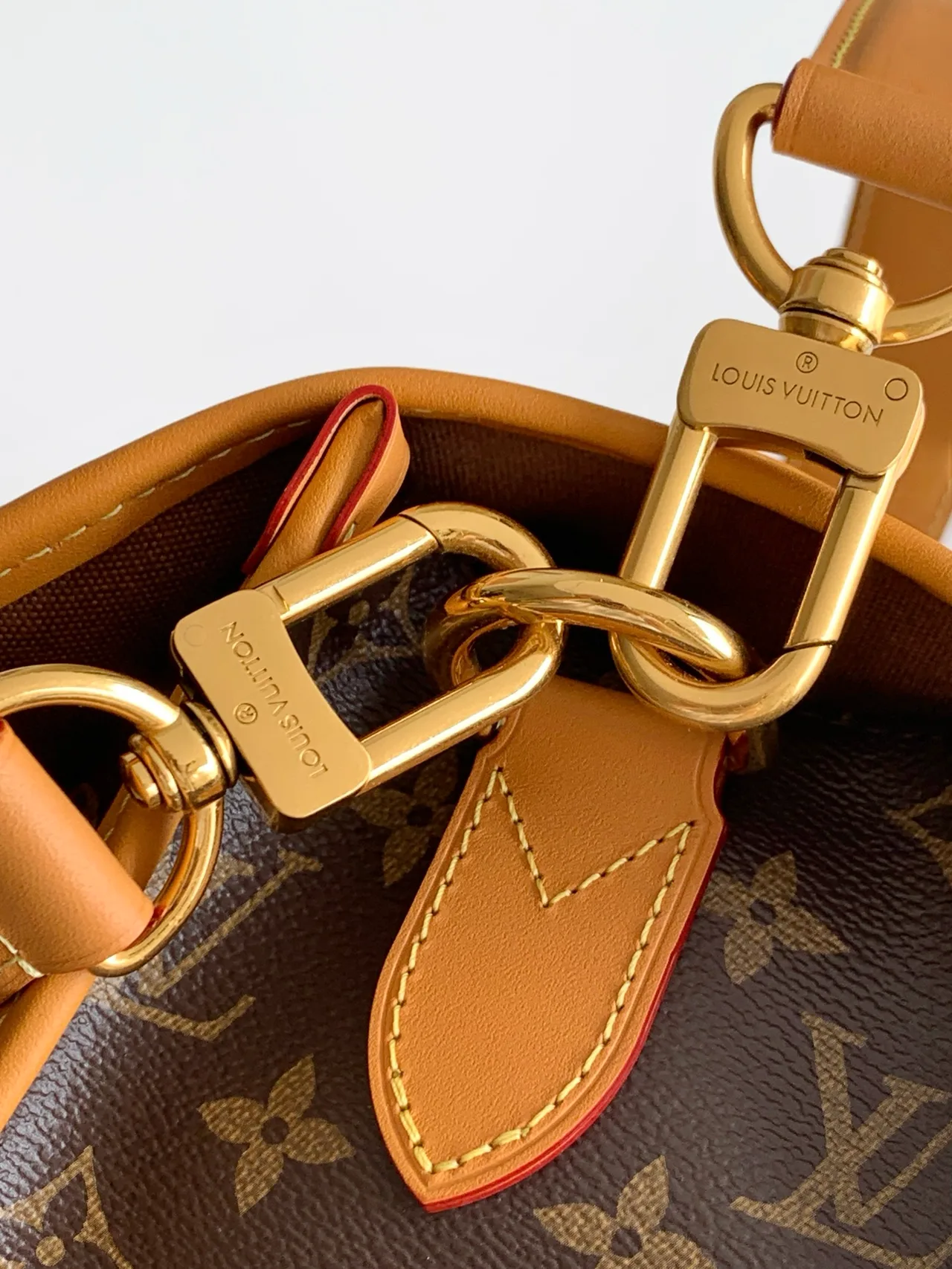 Louis Vuitton Monogram Glossy Crossbody Bag in Brown · view 8