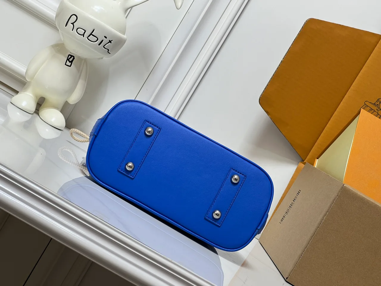 Louis Vuitton Leather Glossy Handbag in Blue · view 7