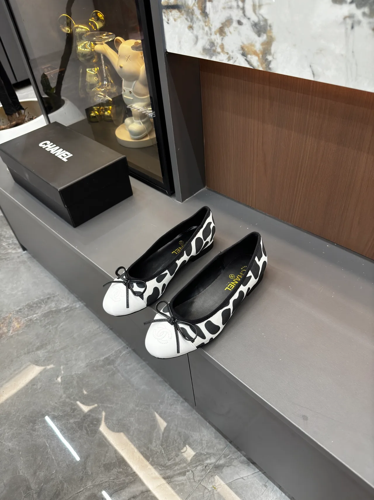 Chanel Patterned cap-toe ballet flats in Yellow & Orange & Tan & White · view 8