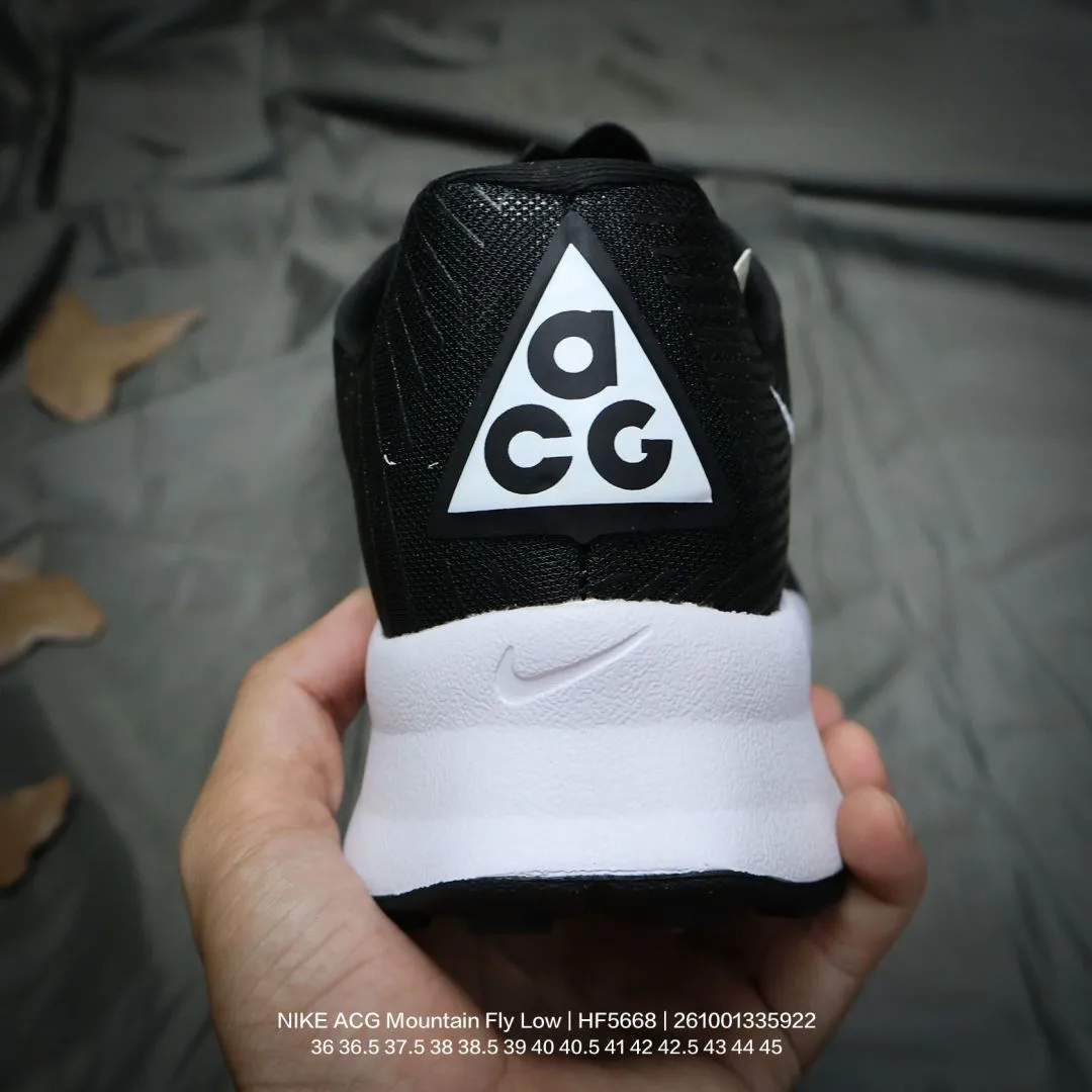 Nike Sneakers in Black · view 4