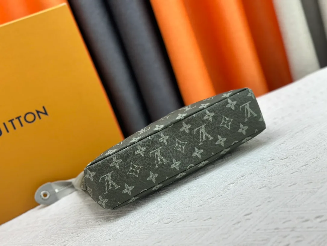Louis Vuitton Leather Clutch in Grey · view 5