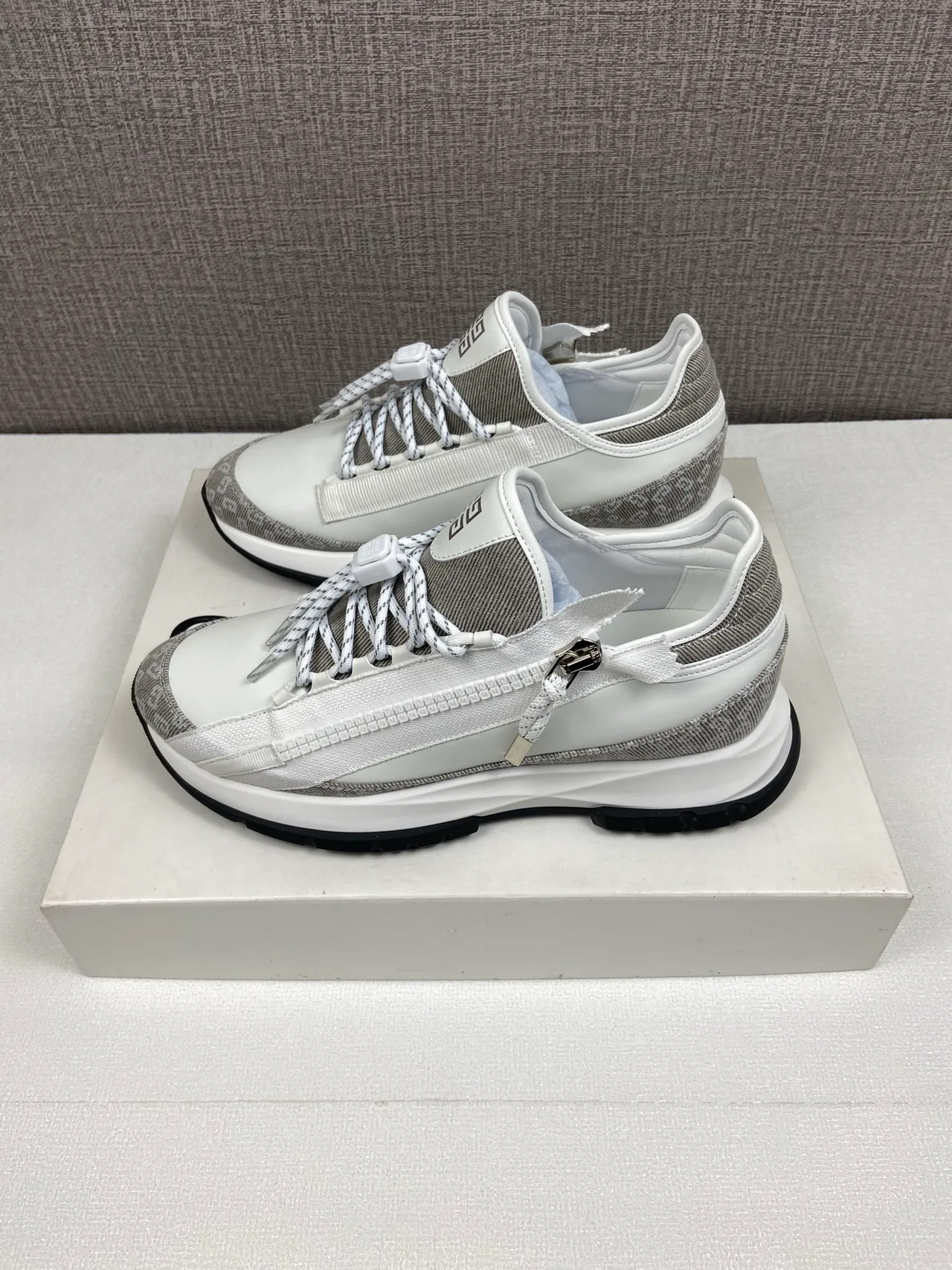 Givenchy Smooth Sneakers in White · view 6