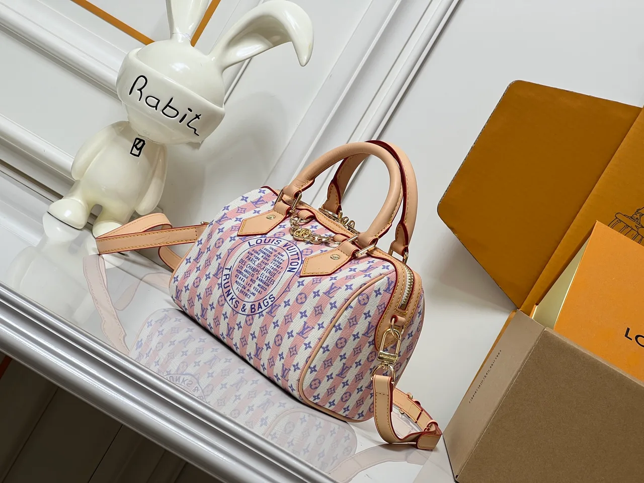 Louis Vuitton Speedy Cowhide Sheepskin Handbag in Pink · view 3