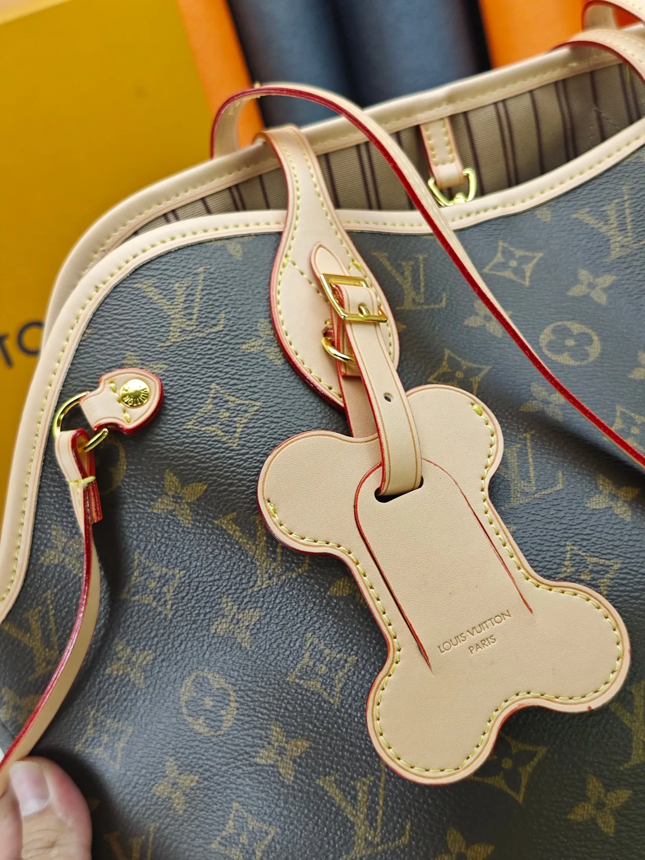 Louis Vuitton Neverfull Canvas Tote in Brown · view 7