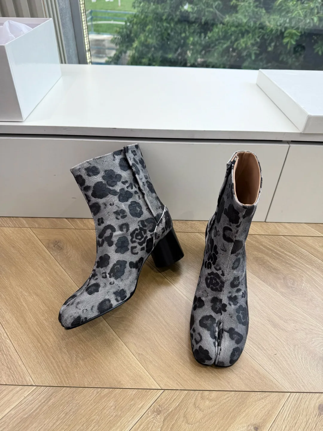 Maison Margiela Cowhide Matte Tabi Ankle Boots in Grey · view 5