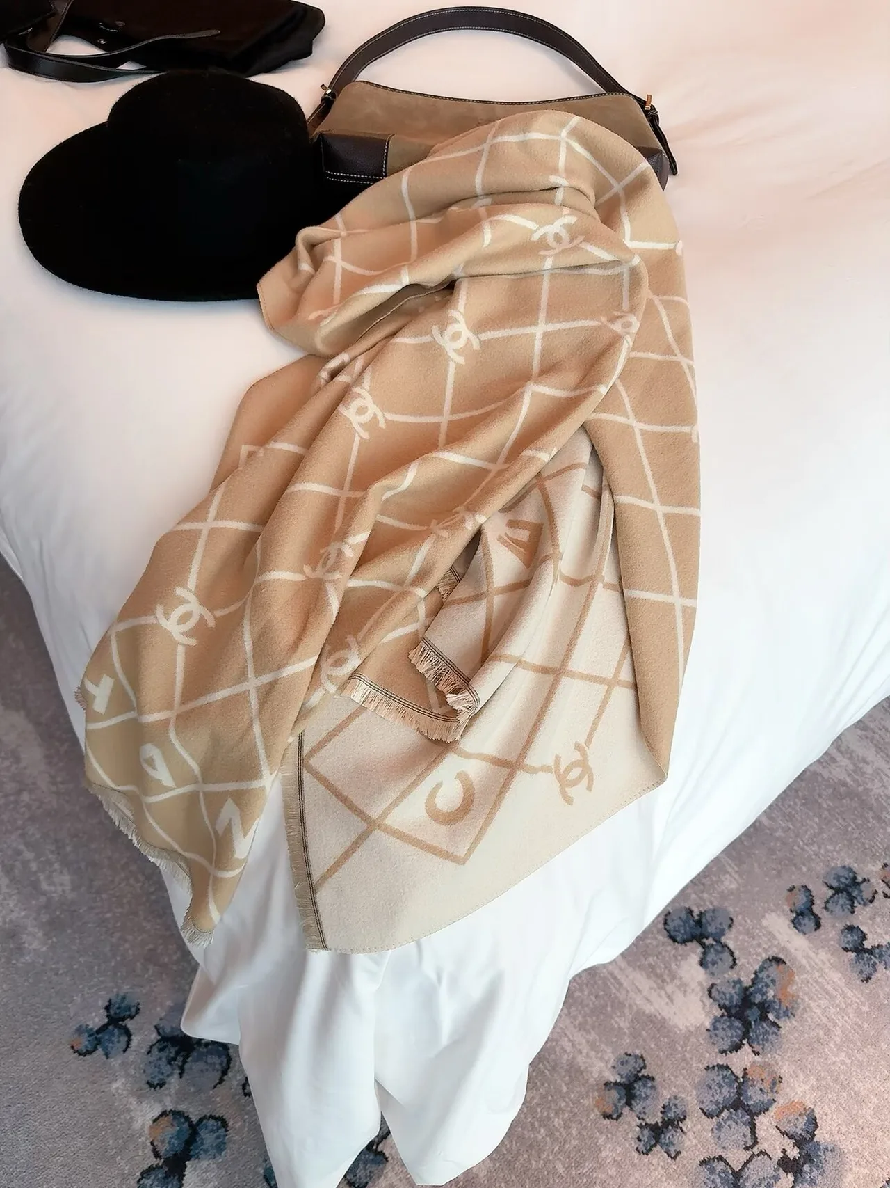 Chanel Lattice CC fringed scarf in Beige & Brown · view 1