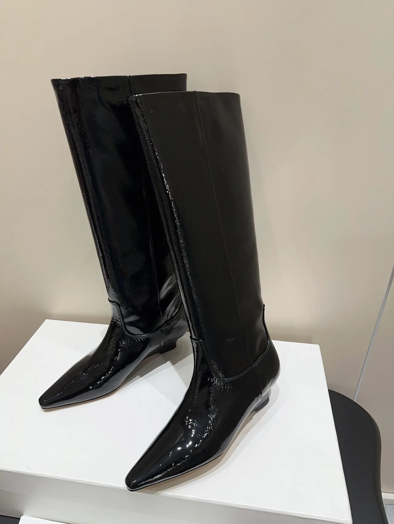 Arket Cowhide Sheepskin Glossy Pointed-Toe Knee-High Boots in Black · view 4