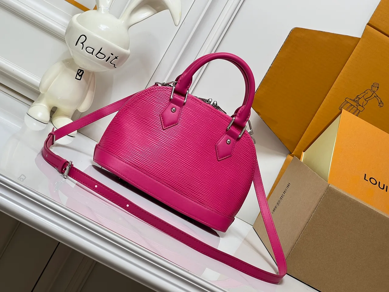 Louis Vuitton Leather Glossy Handbag in Pink · view 4
