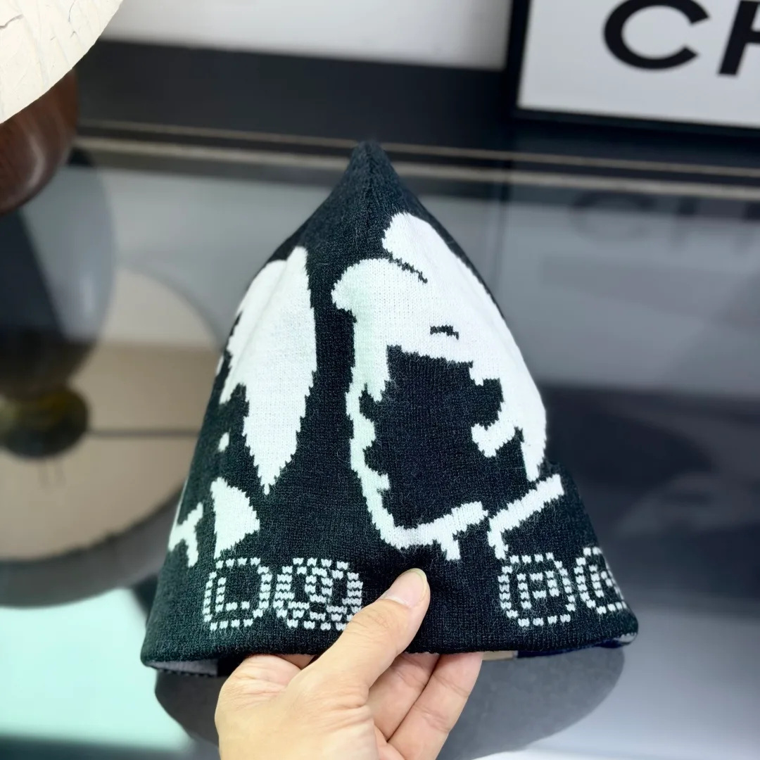 Louis Vuitton Graphic knit beanie in Black & Brown · view 4