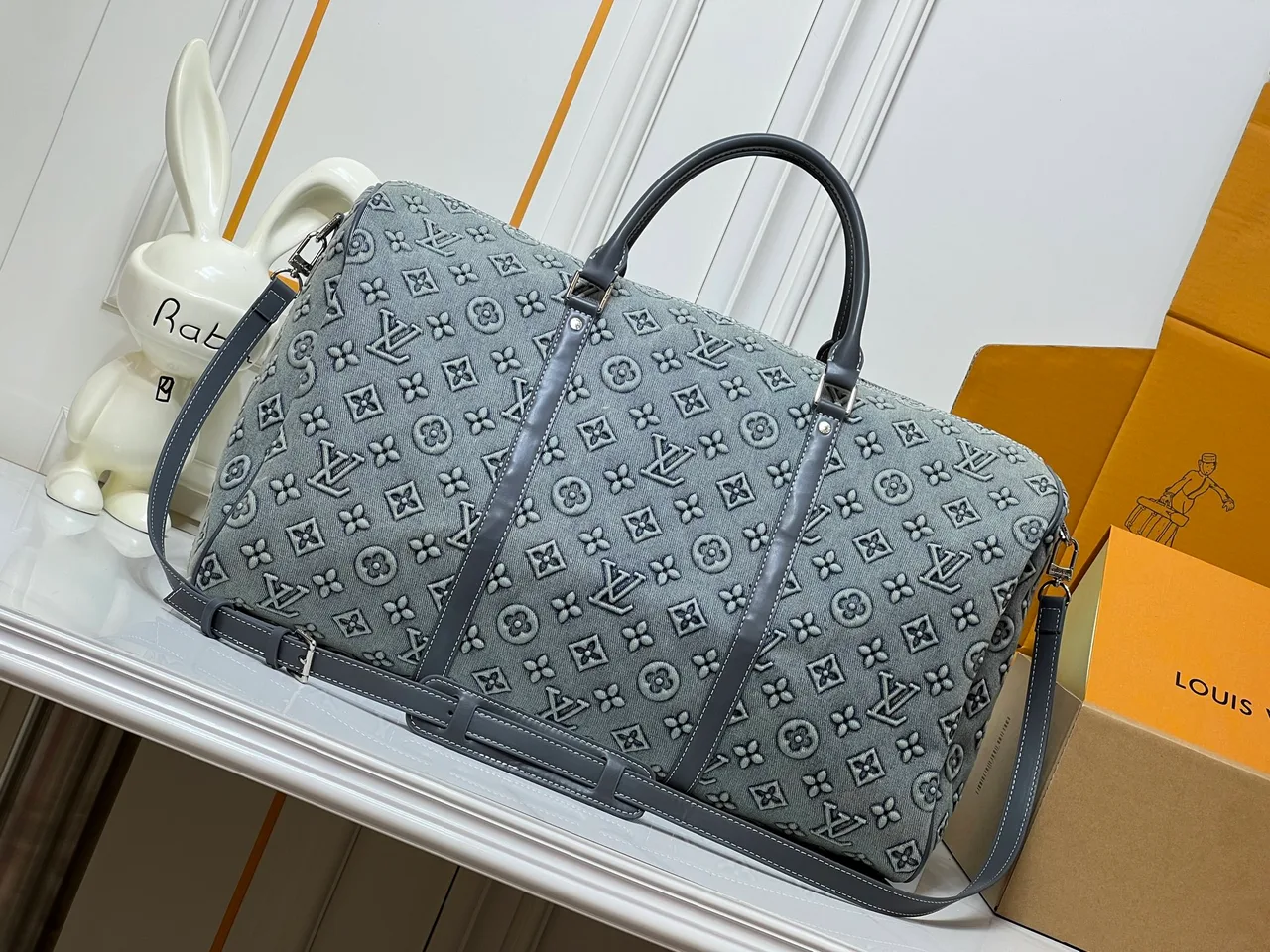 Louis Vuitton Cowhide Handbag in Grey · view 4