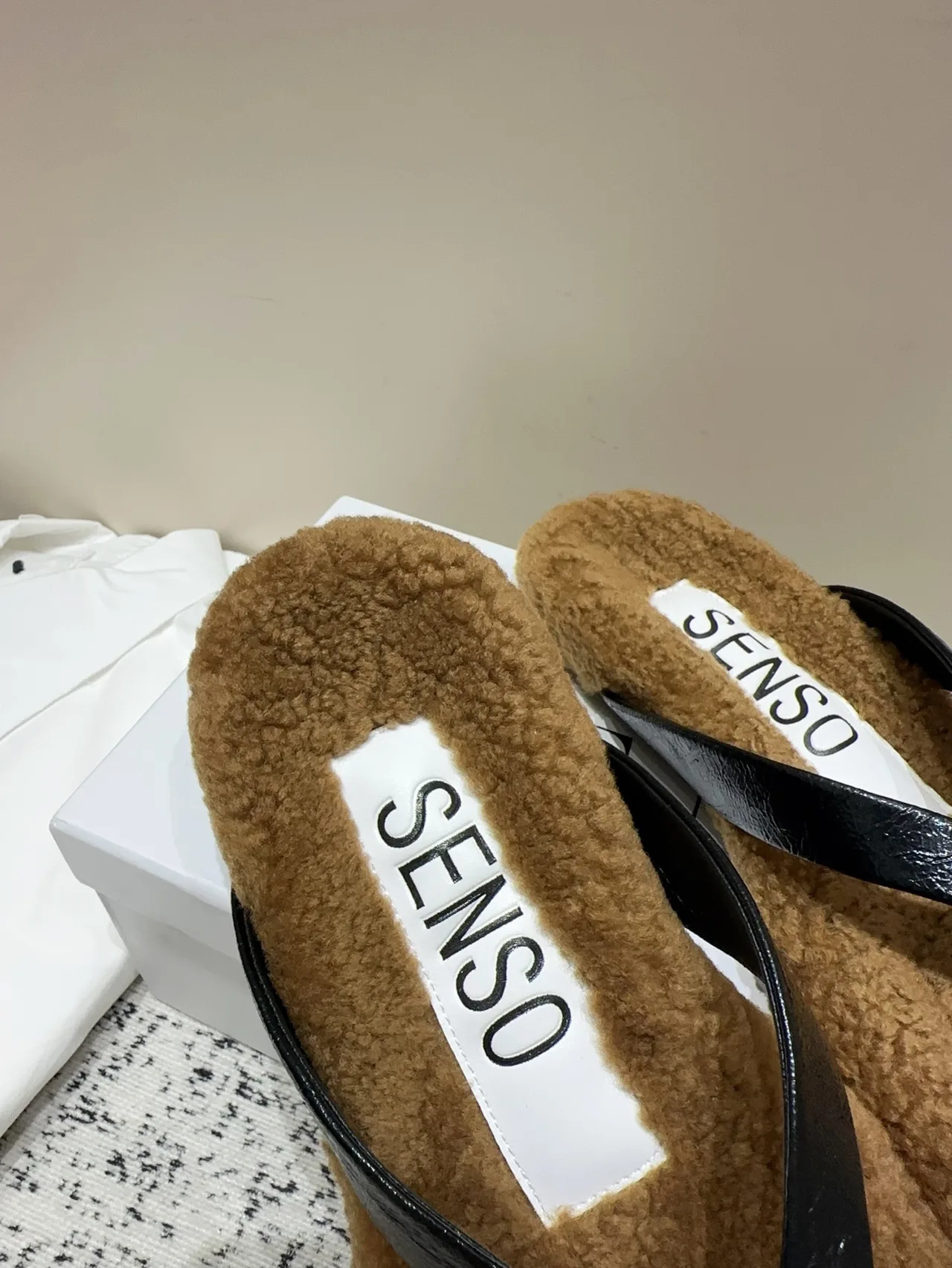 Senso Fleece Thong Sandals in Brown · view 7