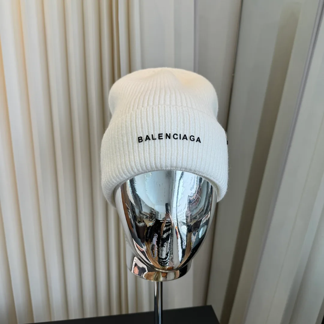 Balenciaga Beanie in White · view 3