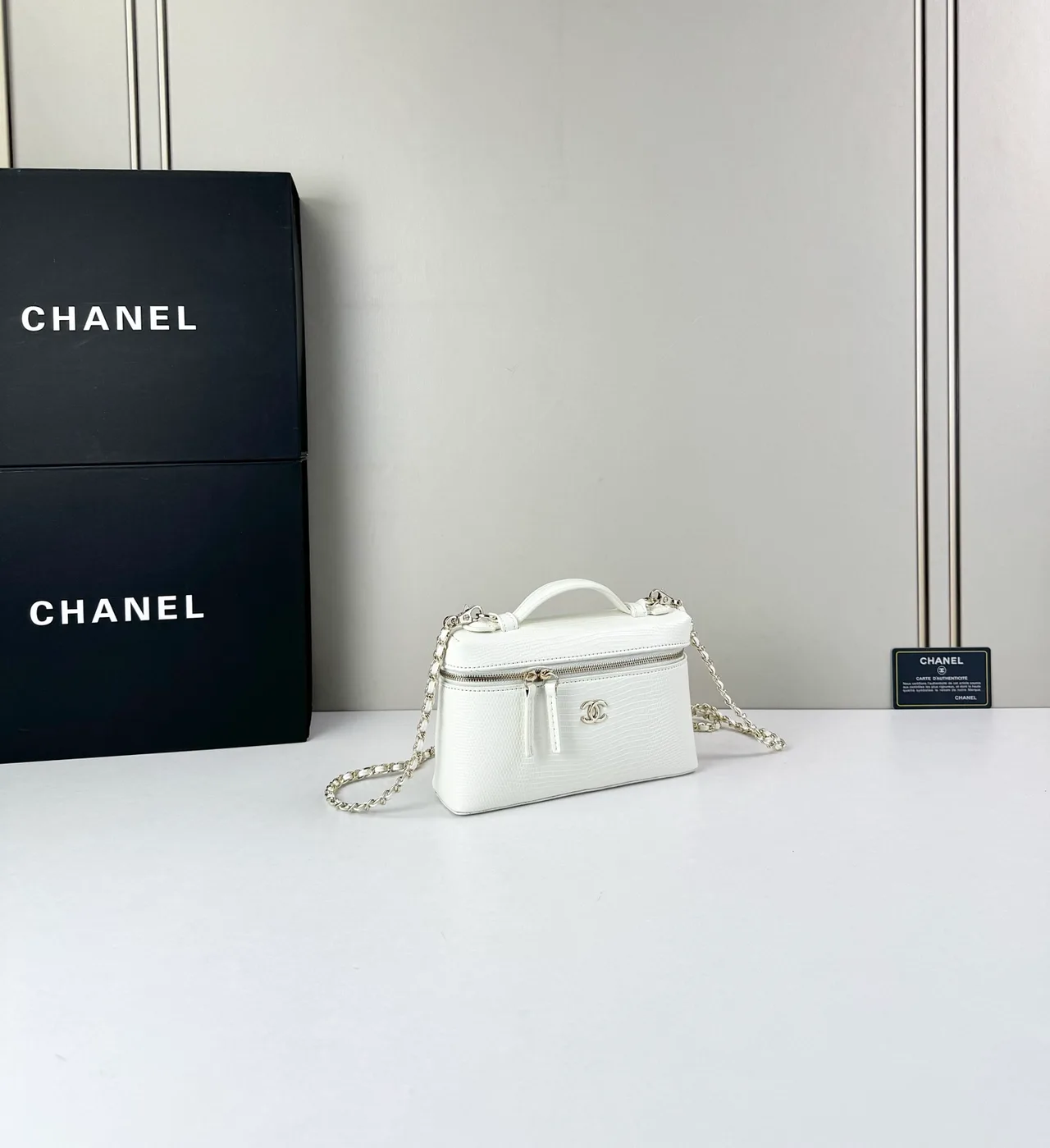 Chanel Cowhide Glossy Top-Handle Clutch in White · view 3