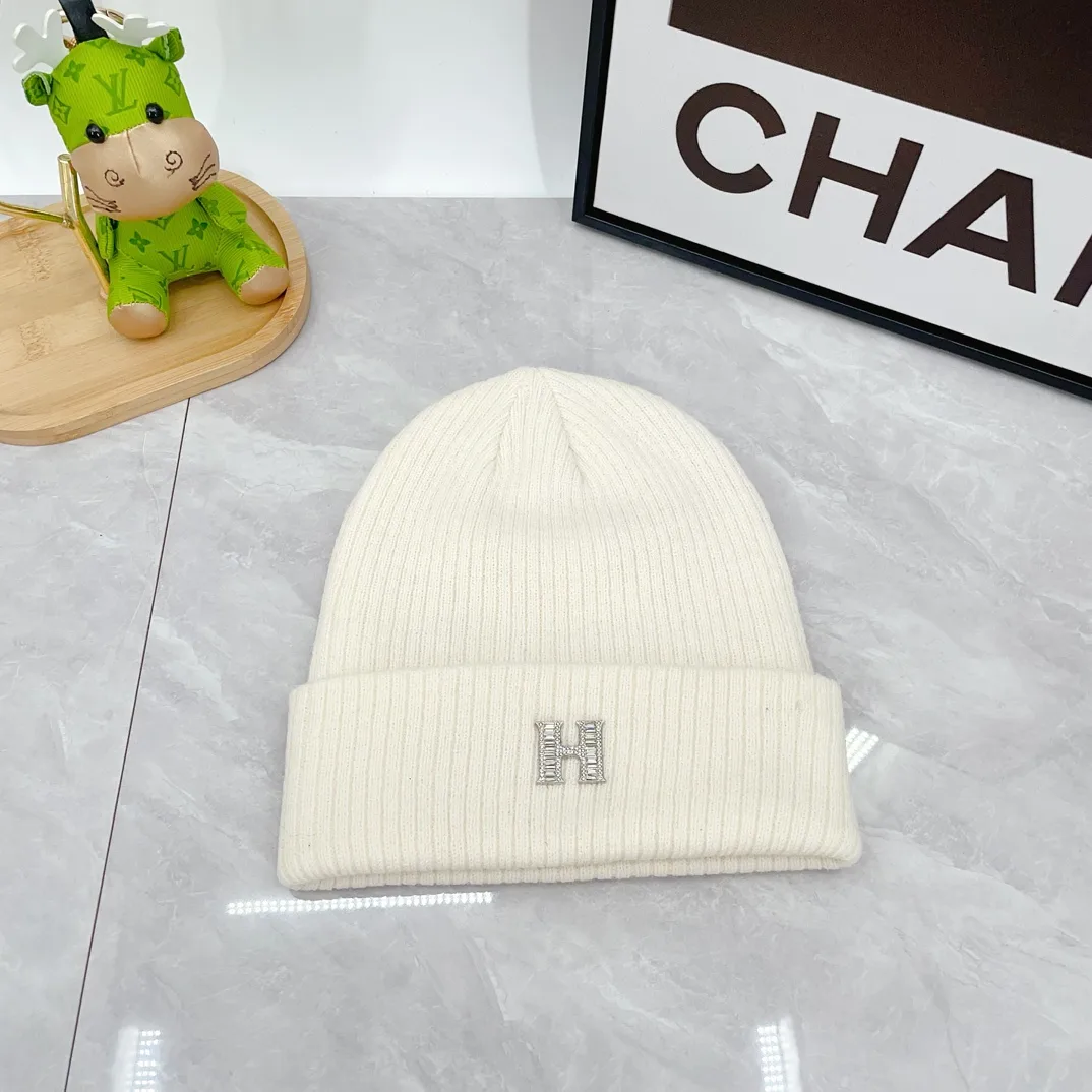 Hermes Wool Ribbed Hat Scarf and Gloves Set in White · view 7