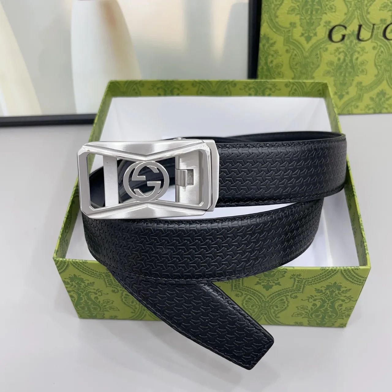 Gucci Glossy Belt in Black · view 3