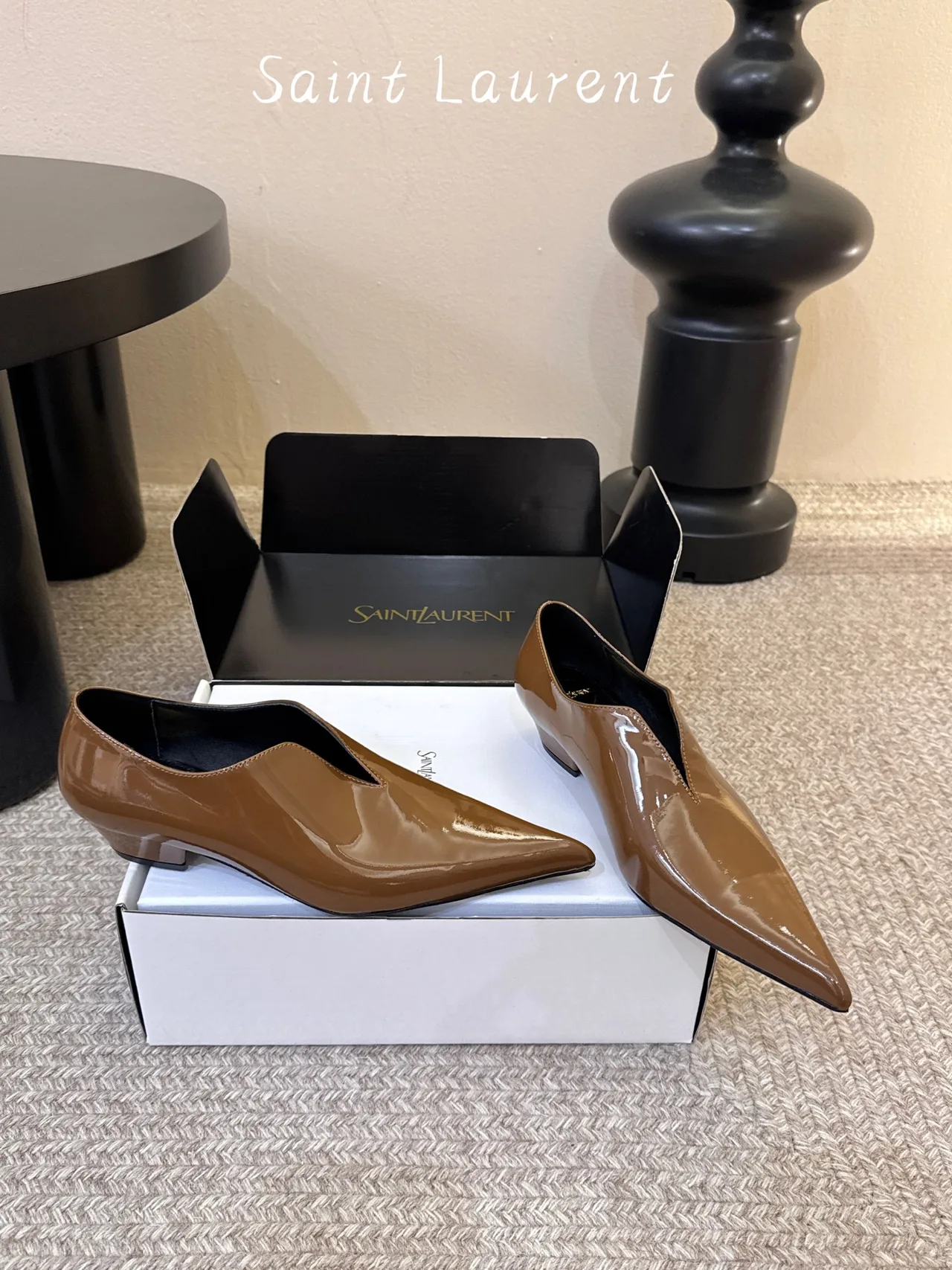Saint Laurent Patent Leather Glossy Pointed-Toe Pointed Pumps in Brown · view 5