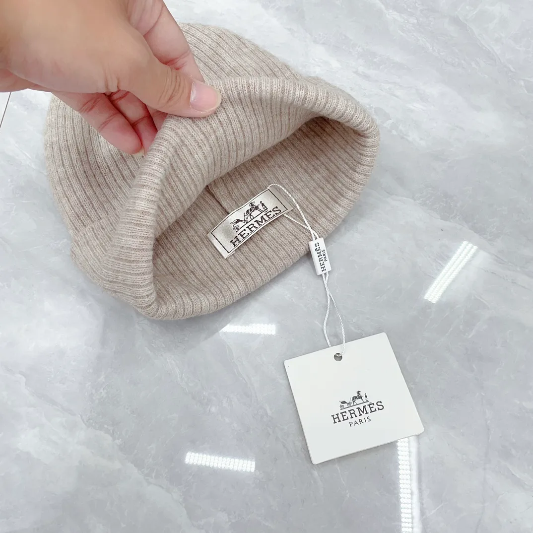Hermes Wool Ribbed Hat Scarf and Gloves Set in Beige · view 8