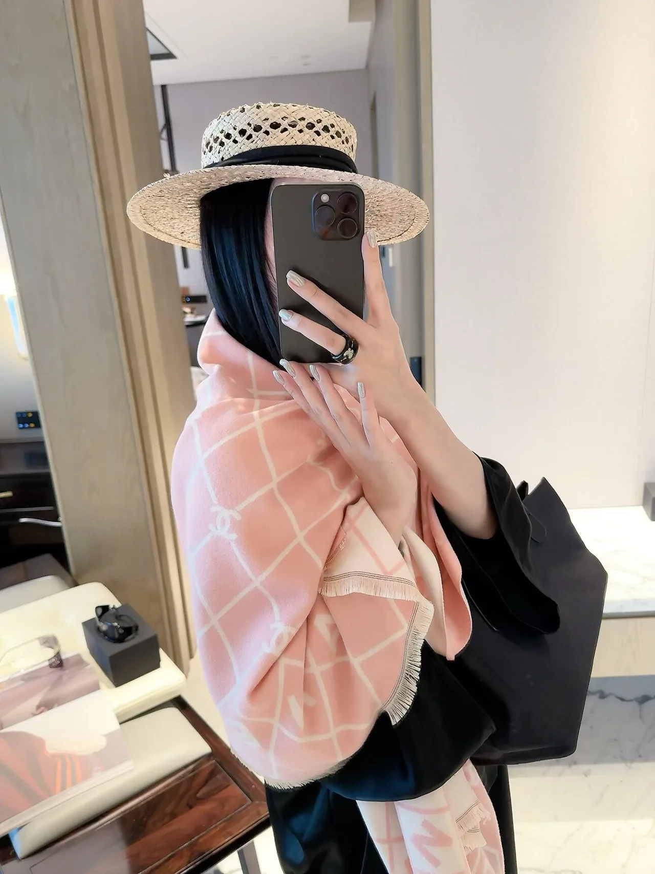 Chanel Lattice CC fringed scarf in Pink & Black · view 4