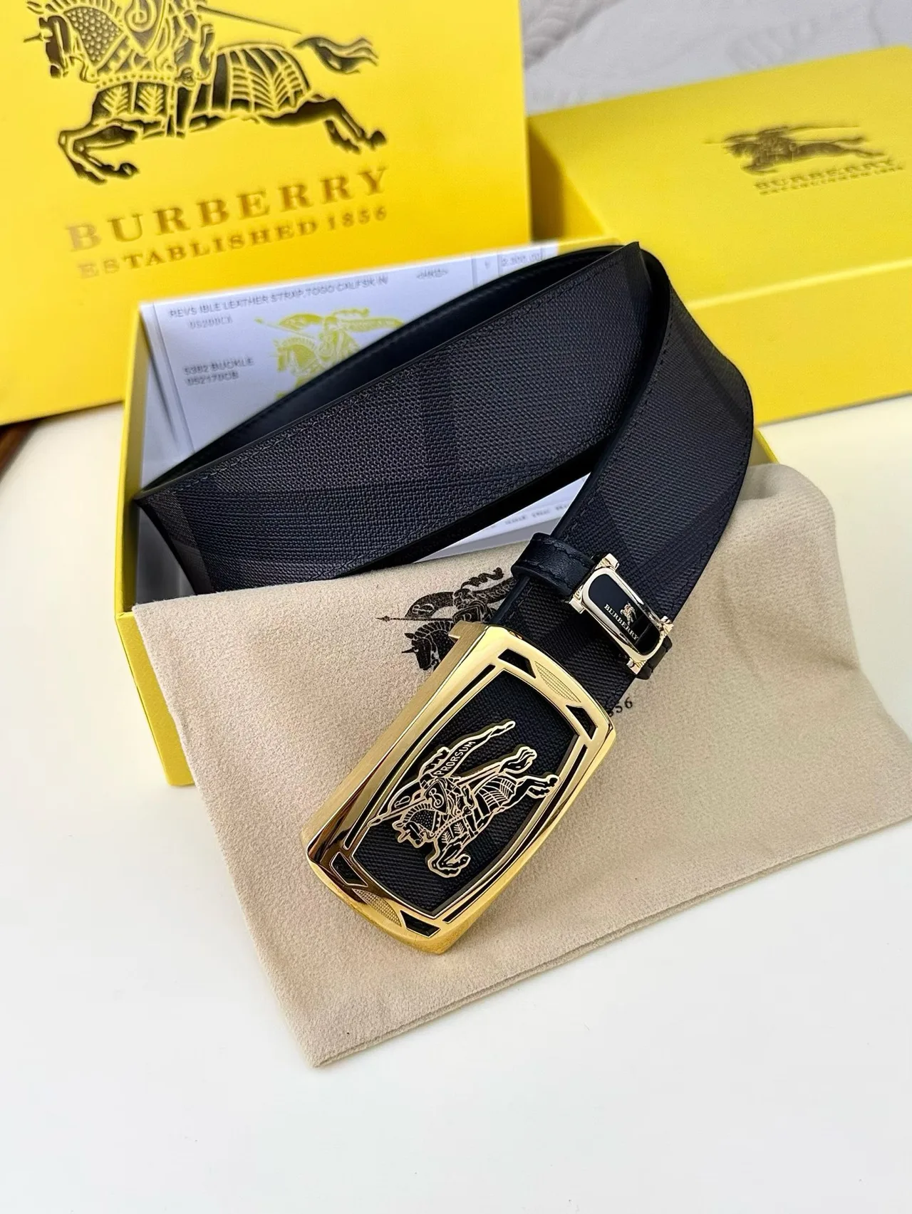 Burberry Rectangular buckle belt in Black · view 3