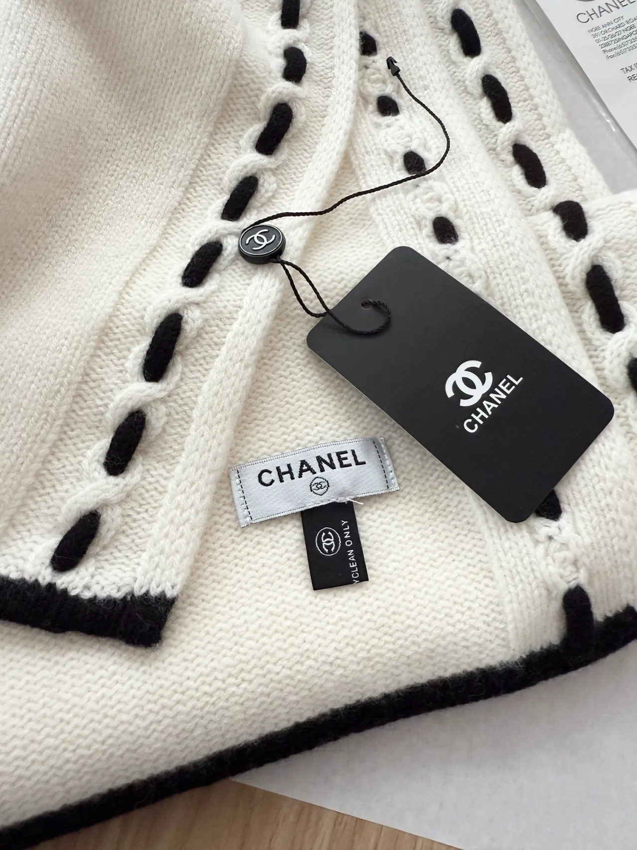 Chanel Cashmere CC Knit Scarf in Cream · view 7