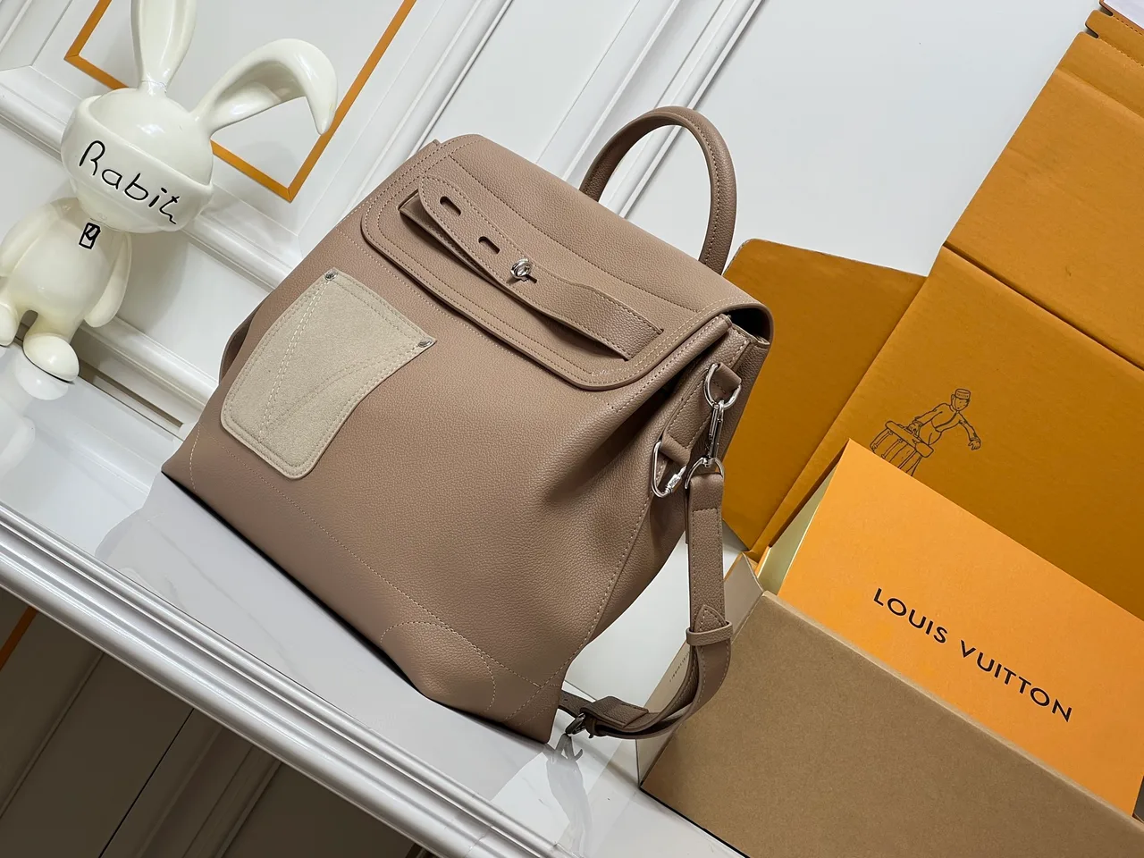 Louis Vuitton Cowhide Smooth Handbag in Beige · view 3