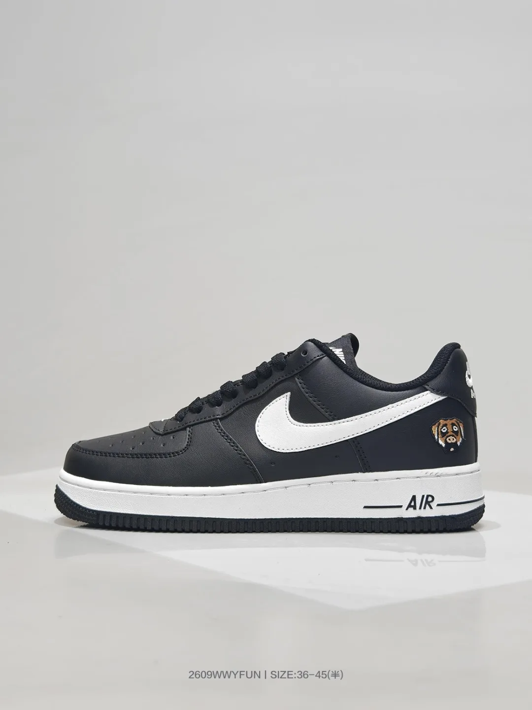 Nike Sneakers in Black · view 2
