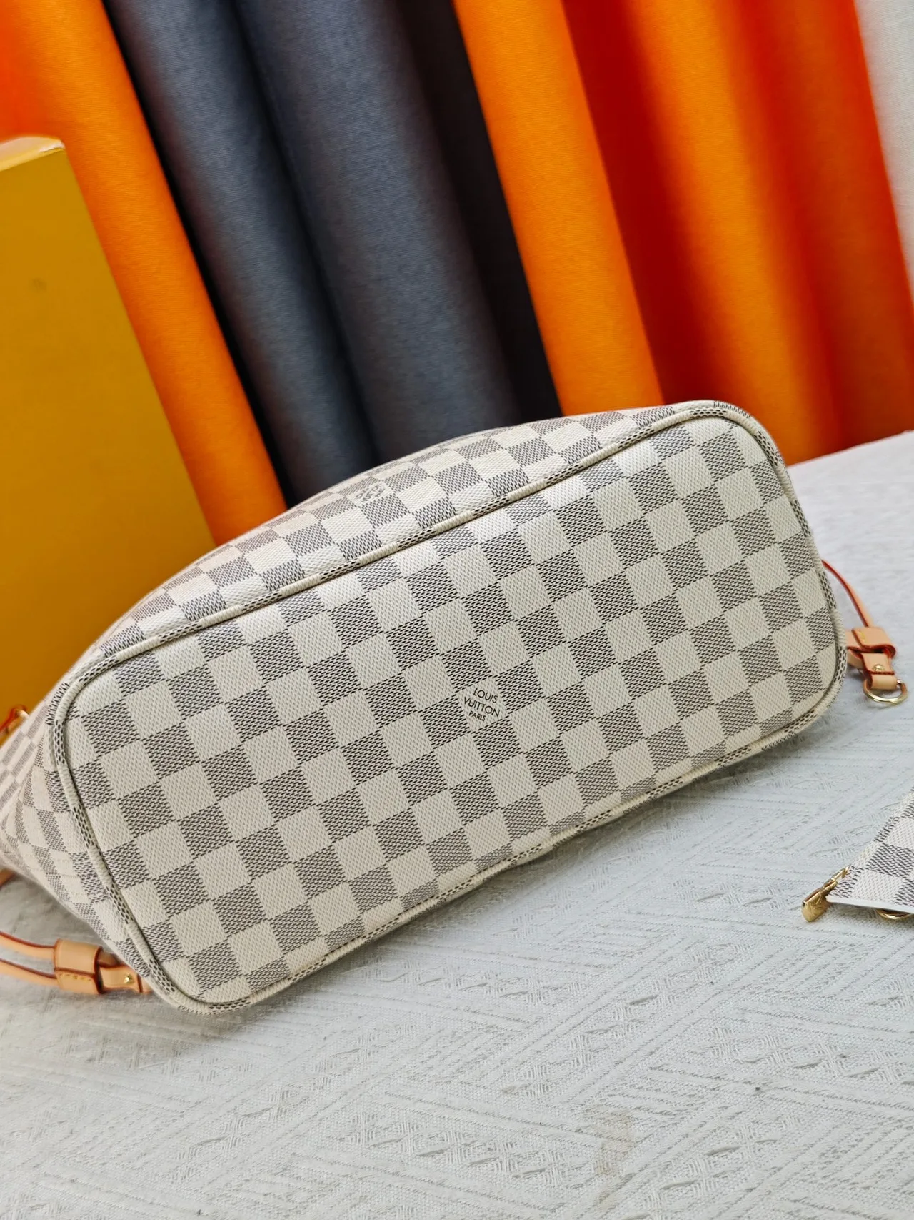 Louis Vuitton Neverfull Clutch in Grey · view 5