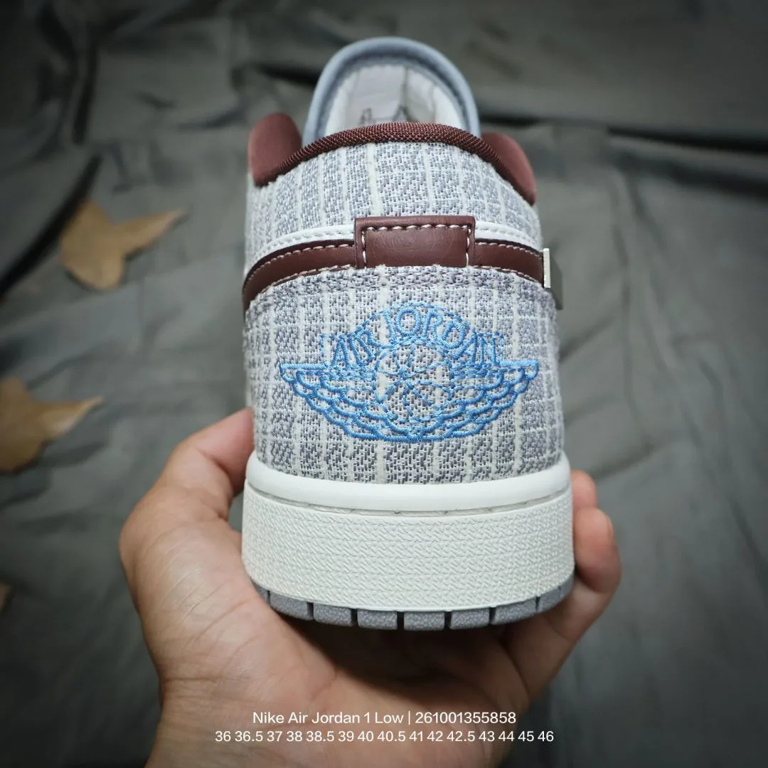 Nike Low-Top Sneakers in Blue · view 5