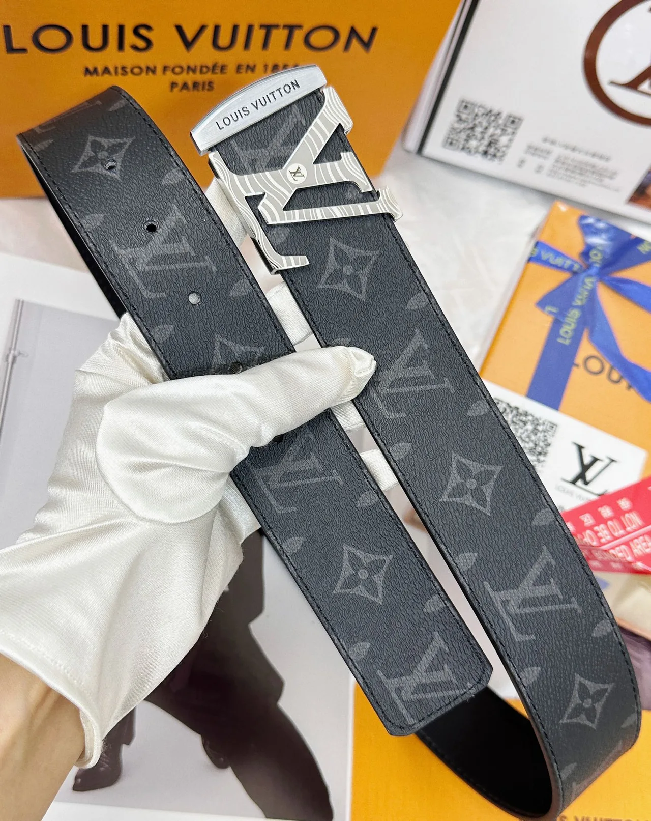 Louis Vuitton Cowhide Belt in Black · view 4