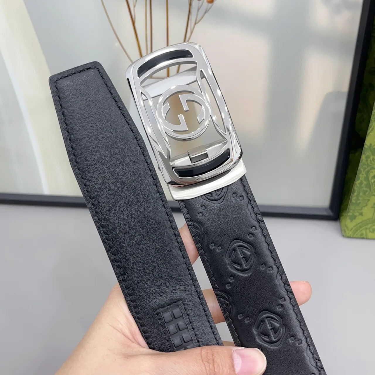 Gucci Glossy Belt in Black · view 6