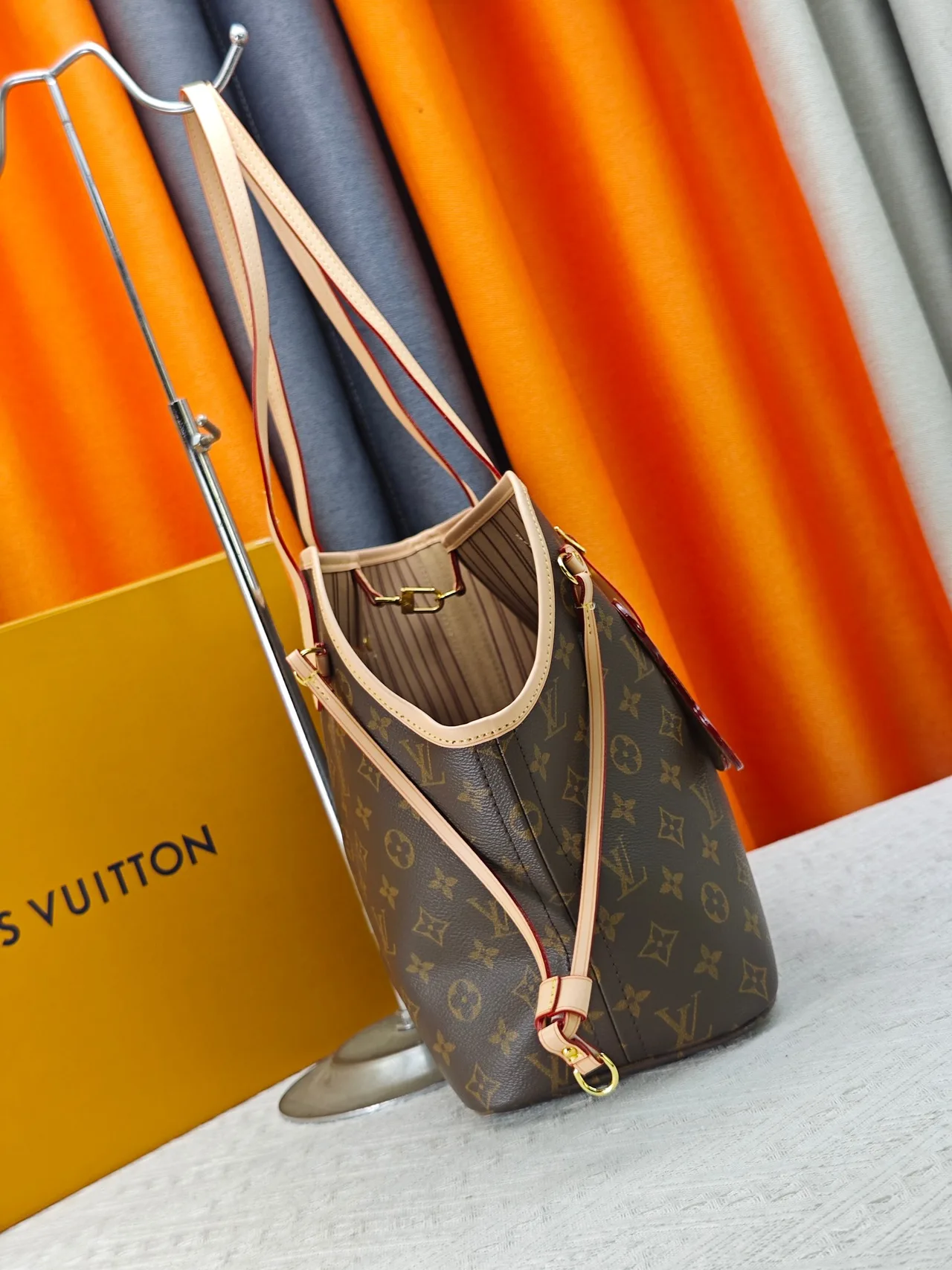 Louis Vuitton Neverfull Canvas Tote in Brown · view 4