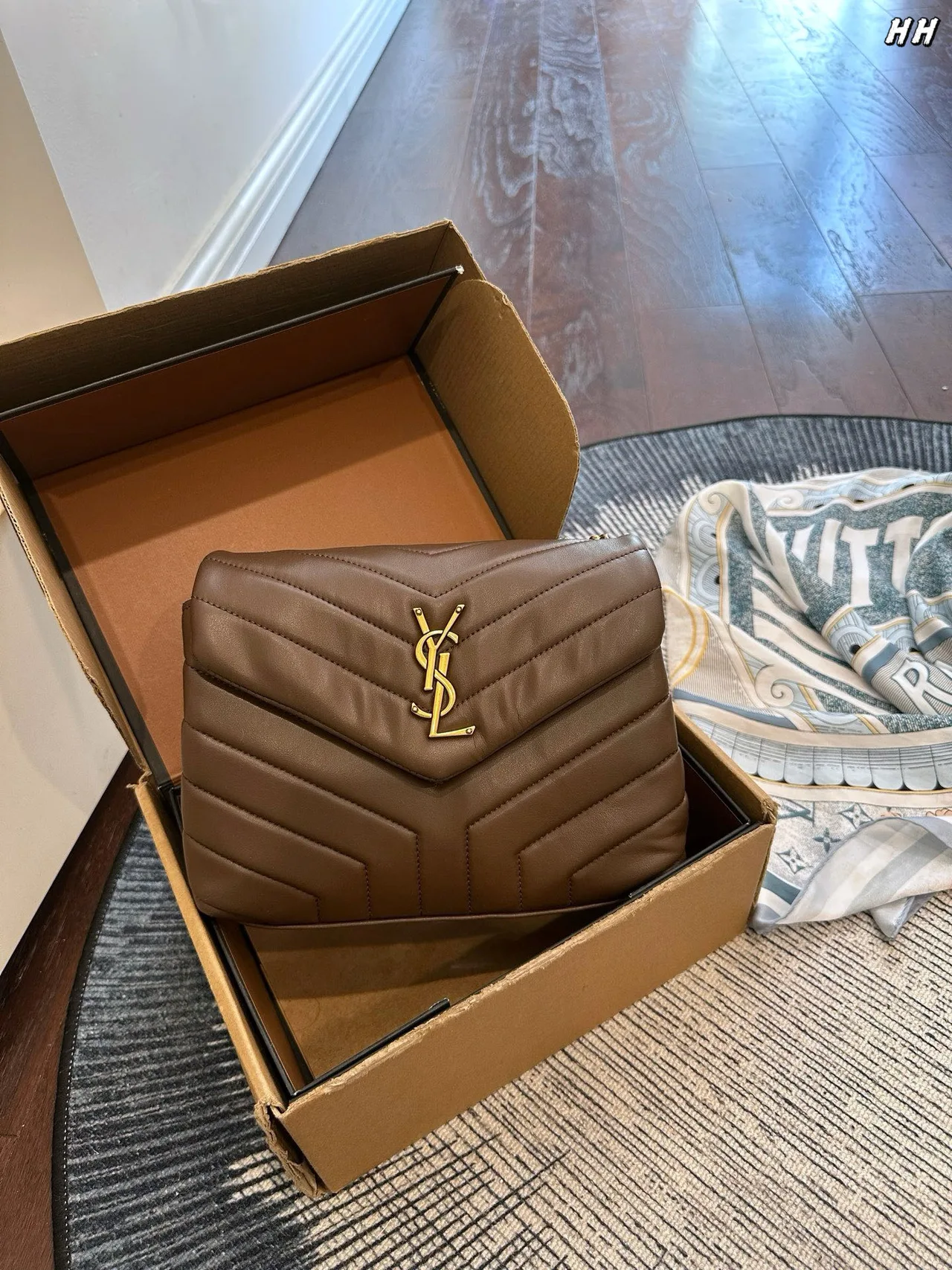 Saint Laurent Loulou Chain Bag in Pink & Brown & White & Beige & Red & Black · view 2