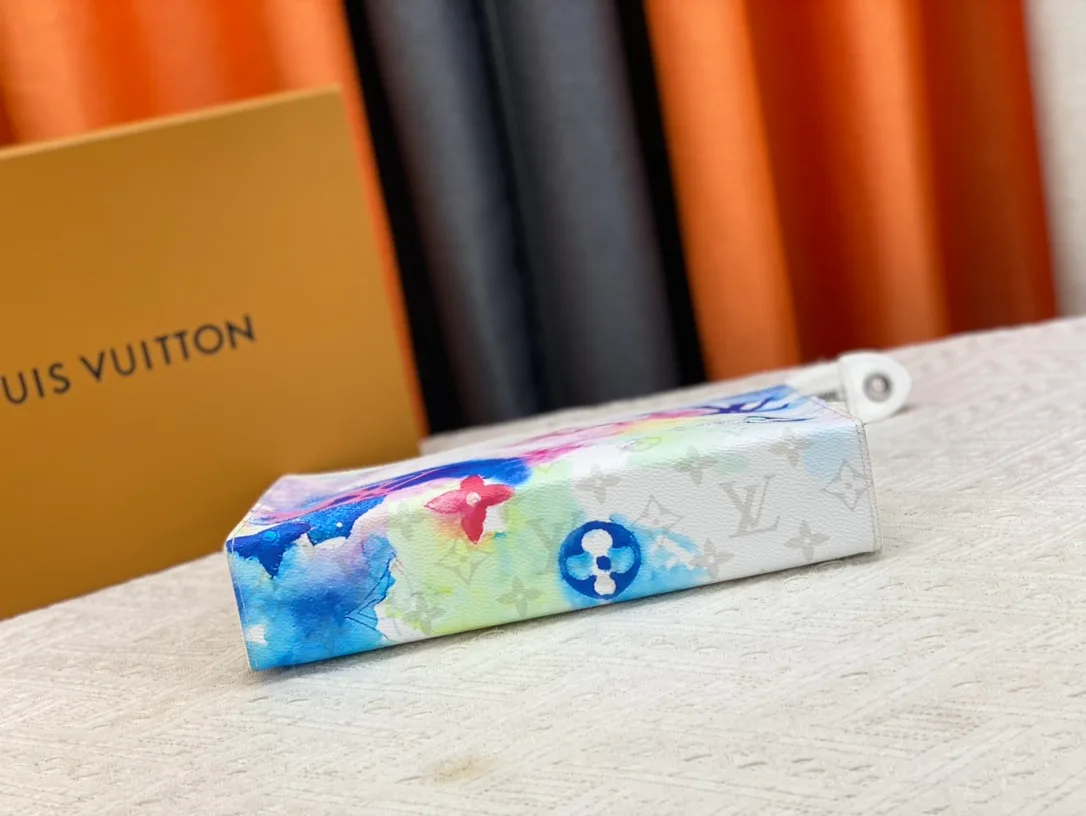 Louis Vuitton Cowhide Canvas Smooth Clutch in White · view 4